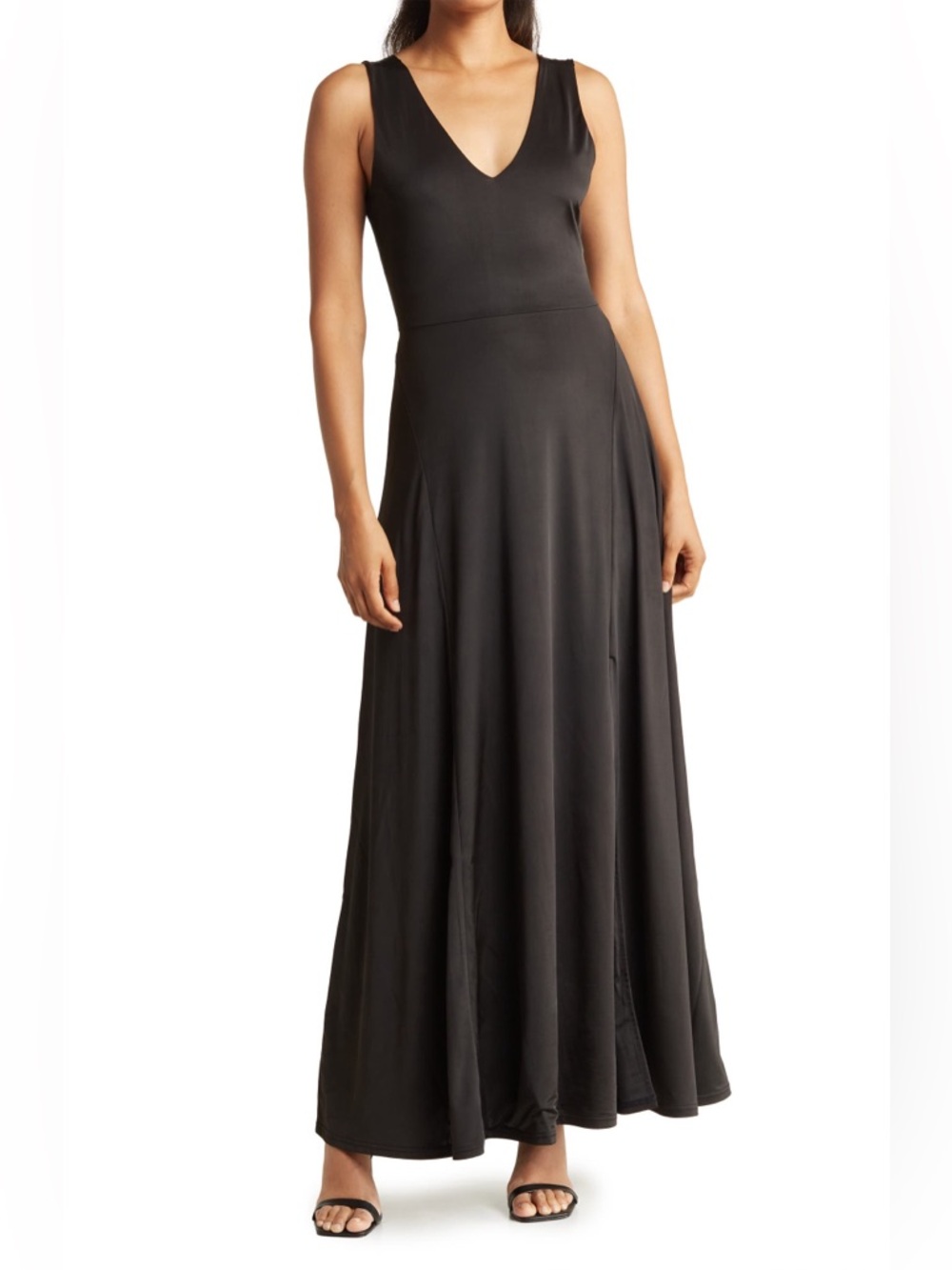 Love by Design • NWT Gevena Sleeveless V-Neck Maxi Dress